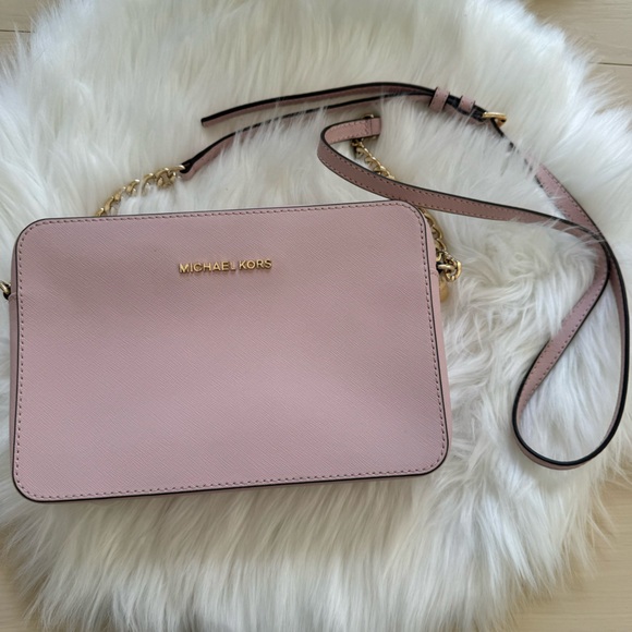 Michael Kors Handbags - Like New Michael Kors MK Crossbody.